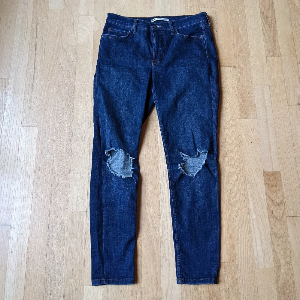 Free People Dark Wash High Rise Busted Knee Skinny Jeans Size 28 - Picture 1 of 5